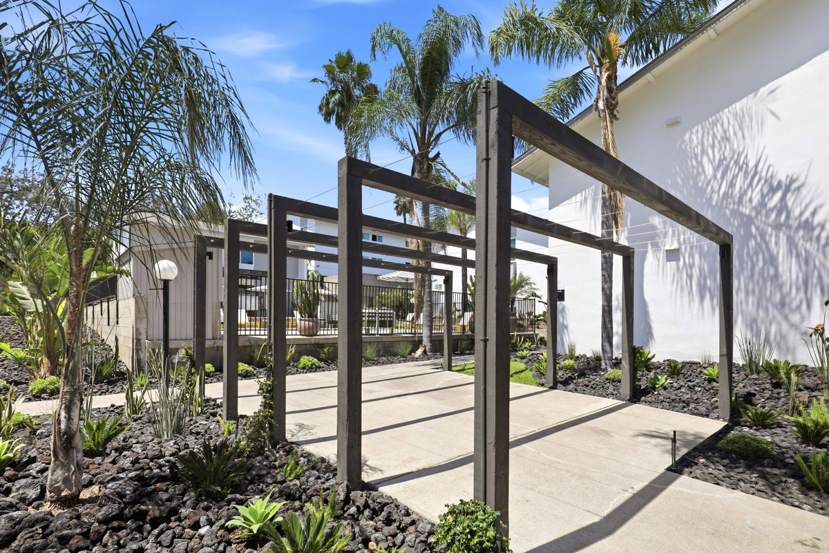 The Fletcher Apartments - Community Outdoor Patio